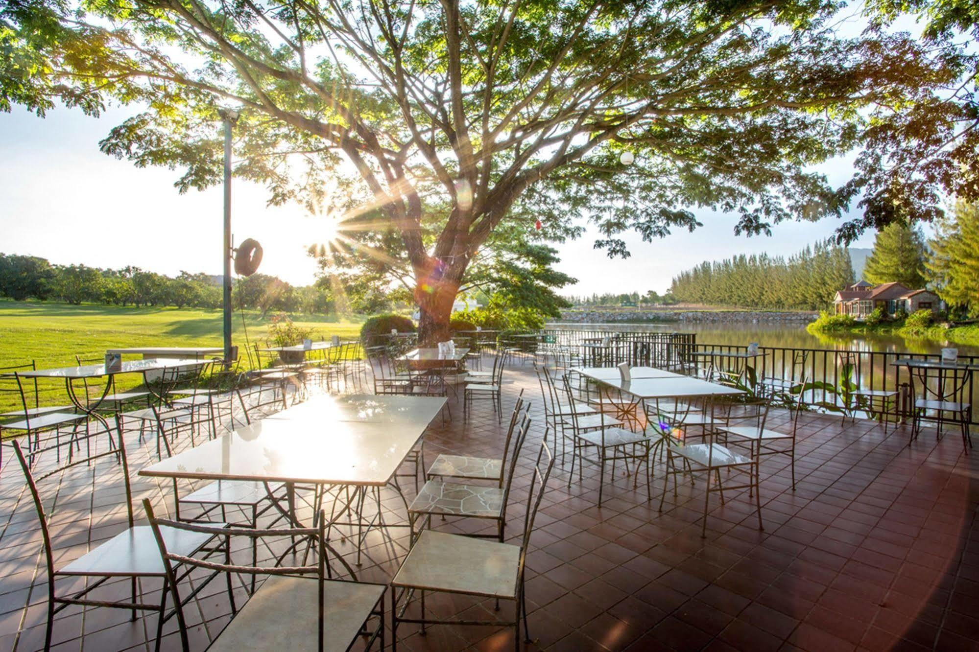 Chateau De Khaoyai Hotel & Resort Pak Chong Buitenkant foto